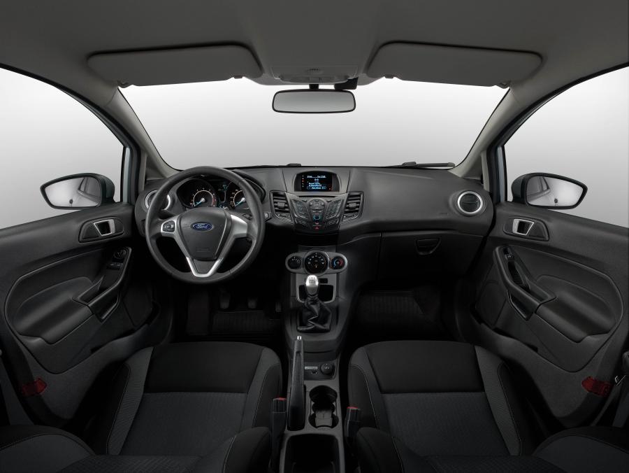 Торпедо Ford Fiesta SEL 2017 года  (LA) (фото 11 из 17)